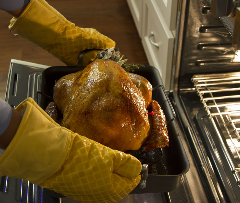 How to cook turkey in a conventional oven